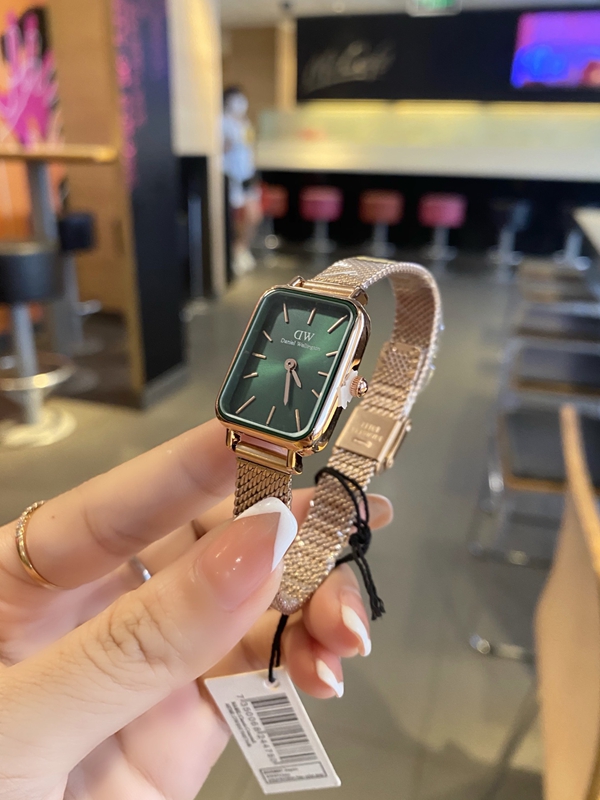 ブランド時計背面デザイン